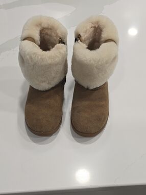 Girls UGG Chestnut Suede Ramona Boots with Cream Bow Shearling Collar Size 12